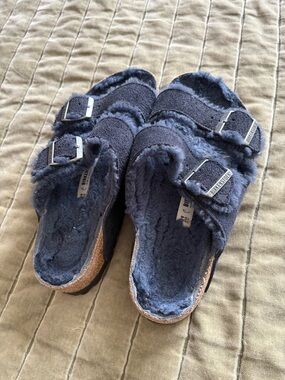 Birkenstock Arizona Plush Shearling Slide - Navy Blue